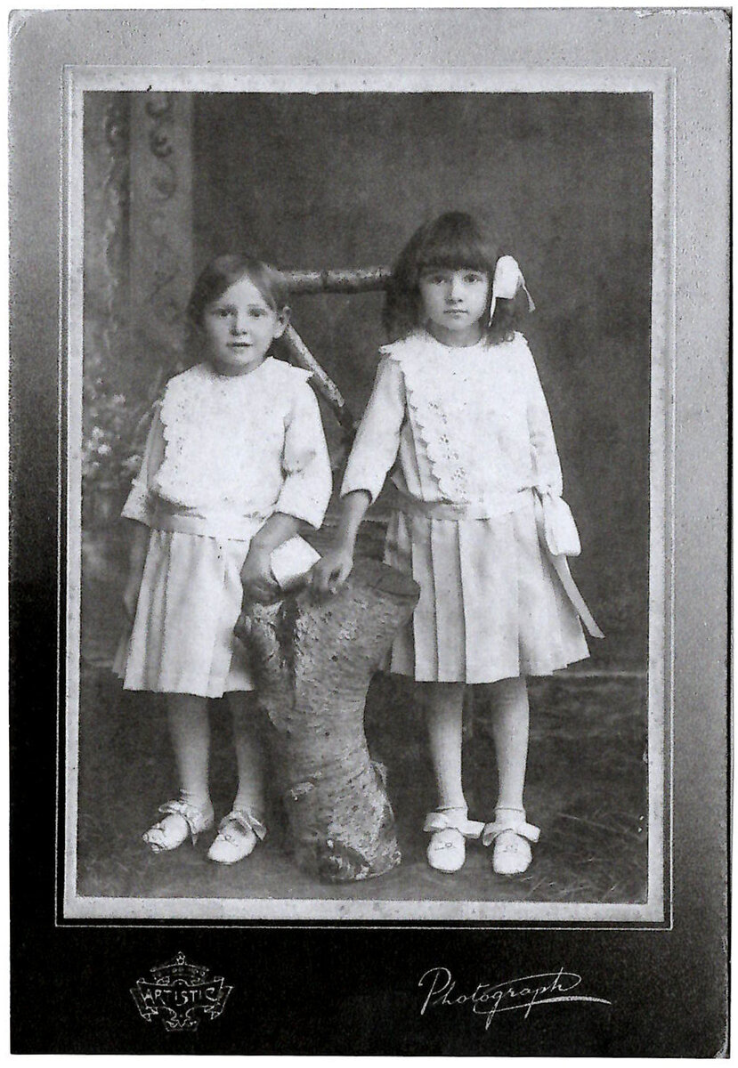 Тамара и Ольга Нерсесовы, дочери Богдана и Анны в Маньчжурии