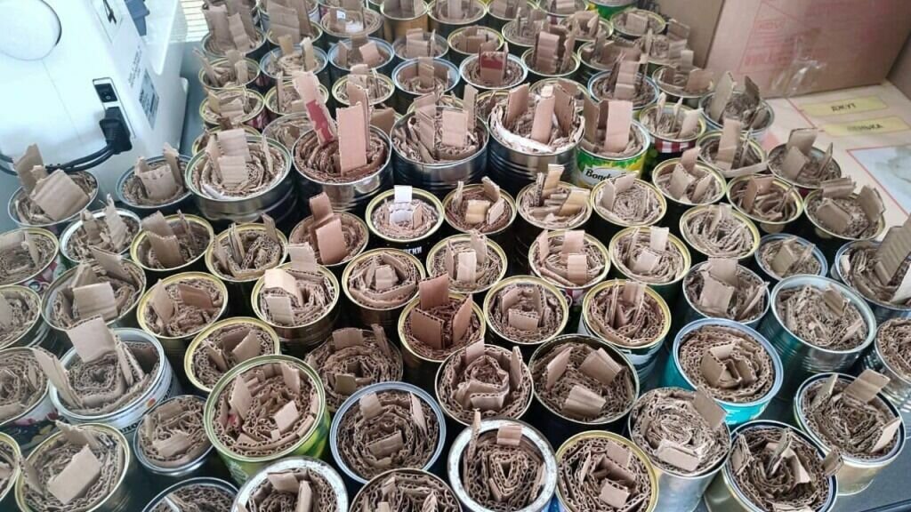     Более тысячи окопных — ещё их называют блиндажными — свечей сделали приморские волонтёры для наших бойцов в зоне СВО. Свечи уже отправлены по назначению.