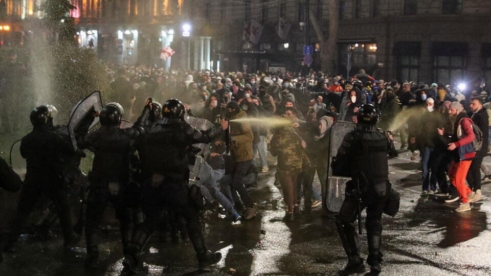     Протестующие в Тбилиси потребовали отставки правительства REUTERS/Irakli Gedenidze
