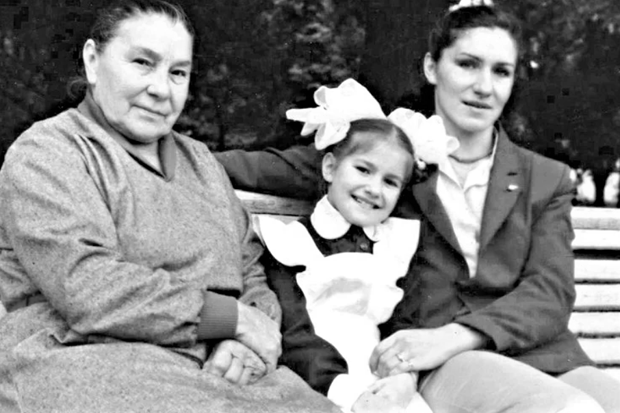  Она дебютировала в 29 лет, однако настоящая слава пришла лишь после 50 лет. Галина Макарова была не просто актрисой – ее любили как родную тысячи советских зрителей.-3