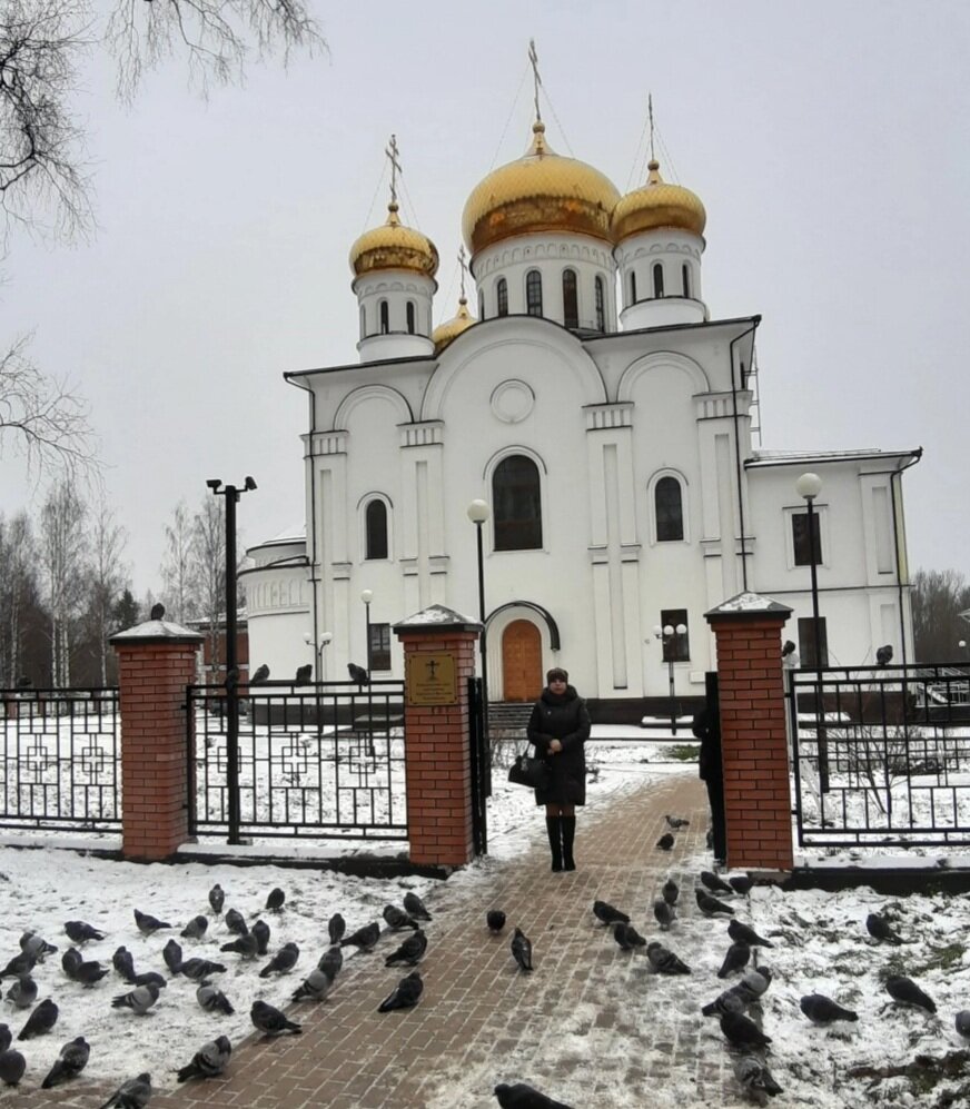 Кафедральный собор в нашем городе. За пару месяцев до того, как узнала о своём диагнозе. Фото из личного архива. 