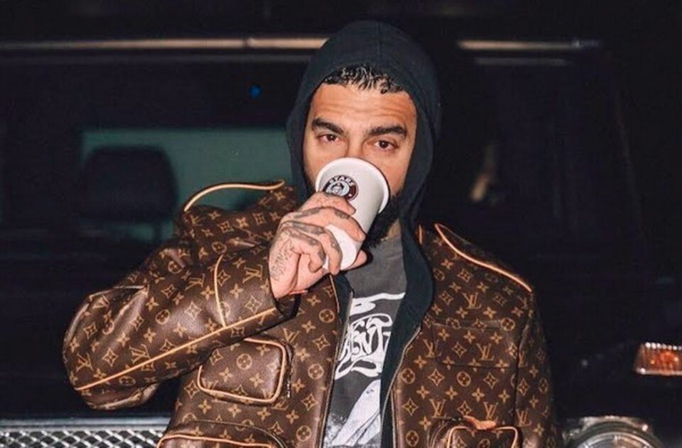     Тимати продвигает в массы бренд Stars Coffee.  Личная страница героя публикации в соцсети