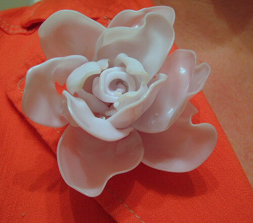 Роза из пластиковых ложек. Автор Елена Кудинова.