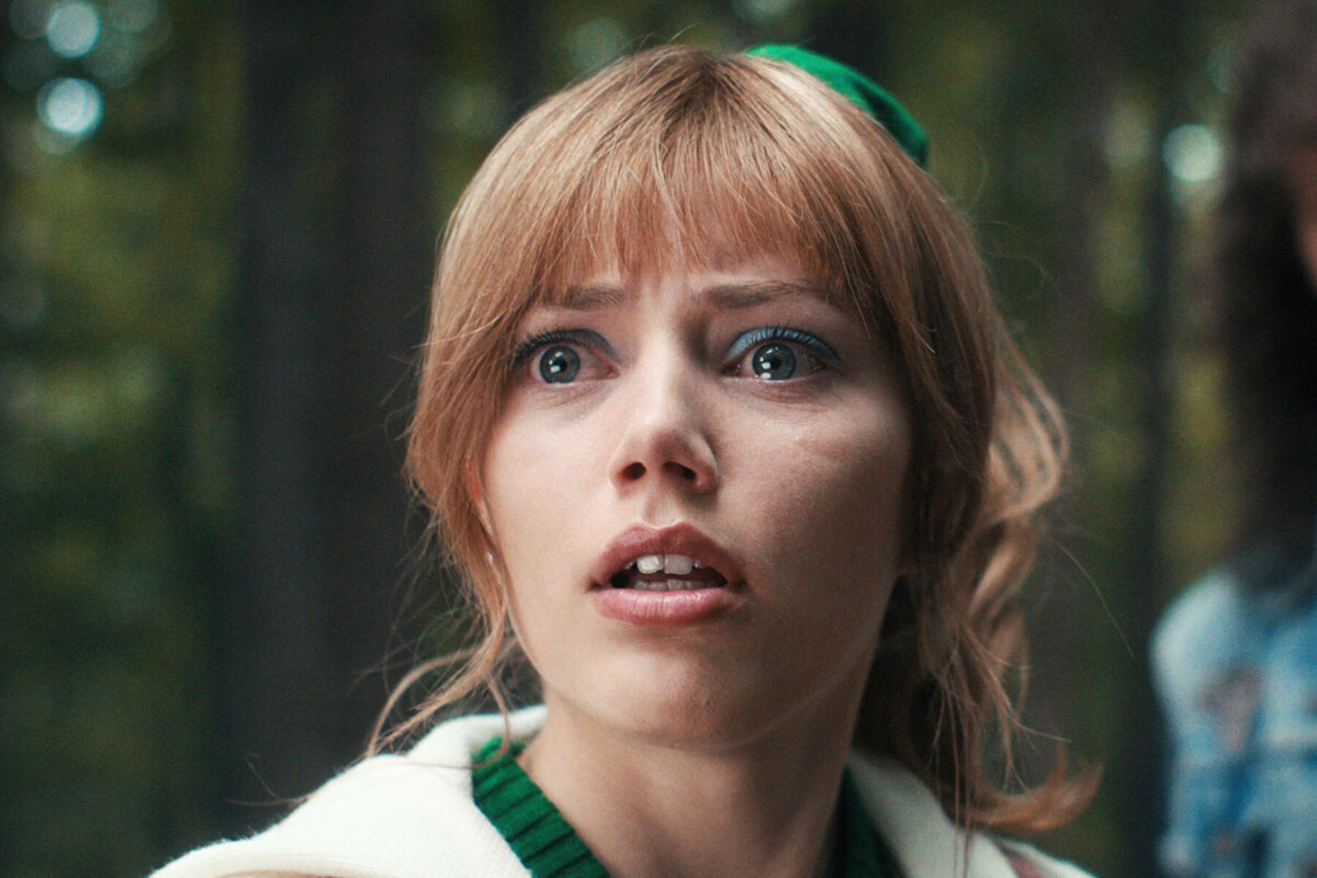    «Он предложил мне секс втроем»: звезда сериала «Очень странные дела» заявила о домогательствах продюсера