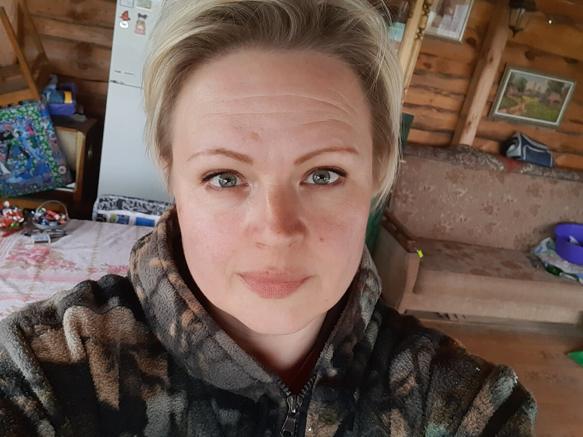 фото автора. Я в процессе какой то задумки решила себя заснять. Выглядит так - я здесь, мысли там.