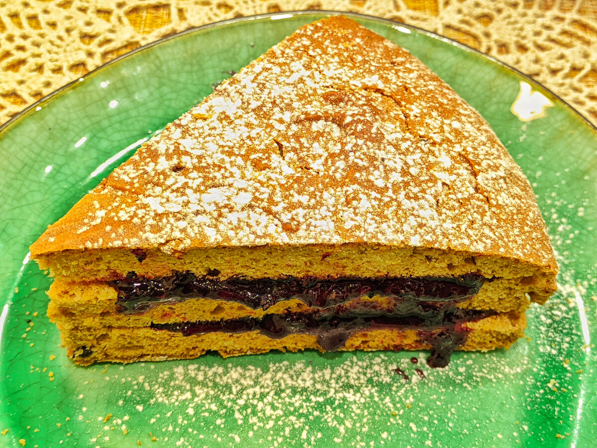 Всё тот же пирог, но уже с чёрносмородиновый, кофе