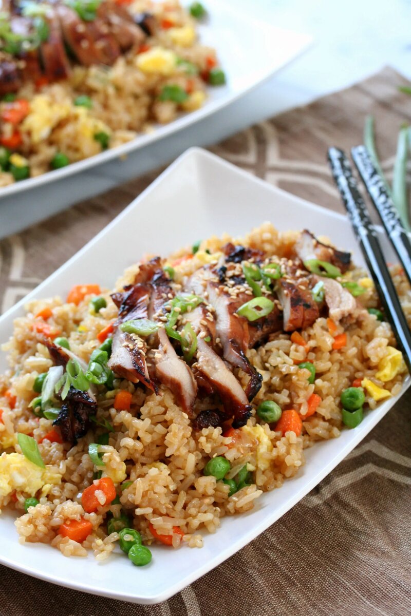 Жареный рис с курицей