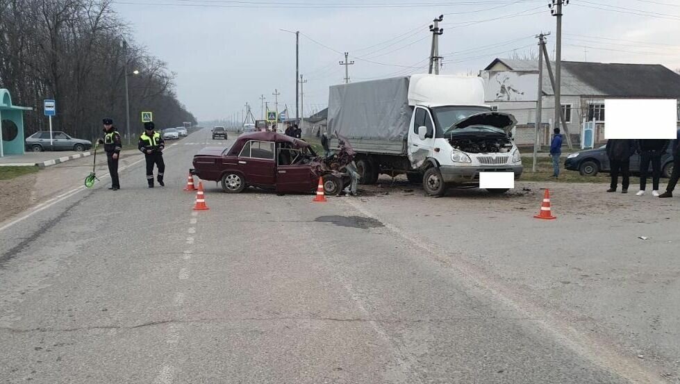     В Ставропольском крае произошла авария с грузовым автомобилем, в которой пострадали четверо, сообщили в УГИБДД по региону.