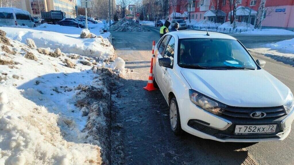     11-летний школьник попал сегодня утром под колеса автомобиля Lada Granta в Тобольске. Ребенок перебегал проезжую часть вне пешеходного перехода. Юный тоболяк направлялся в школу.