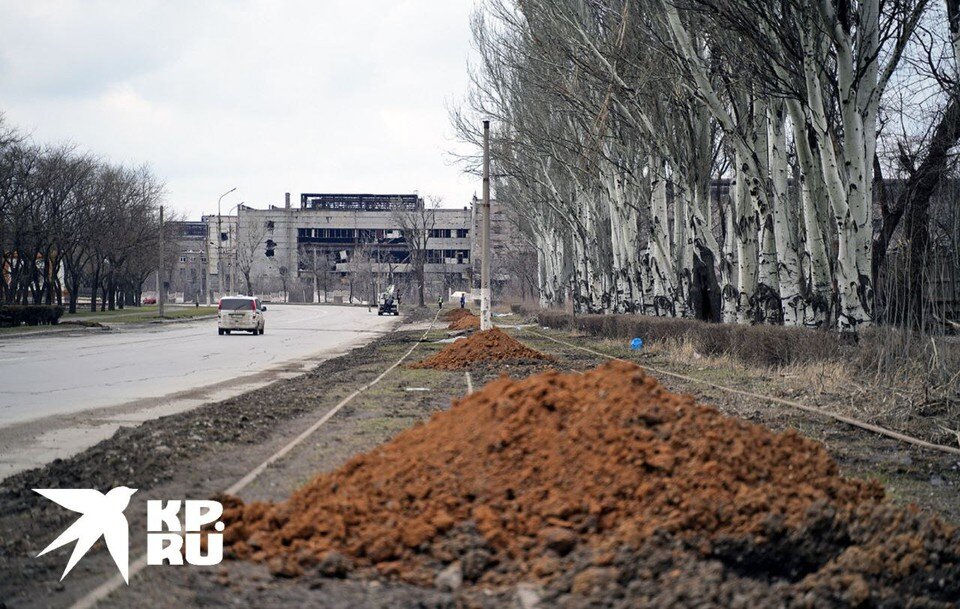     Подготовка к замене разбитых боевыми действиями опор контактной сети Александр ИВАНОВ