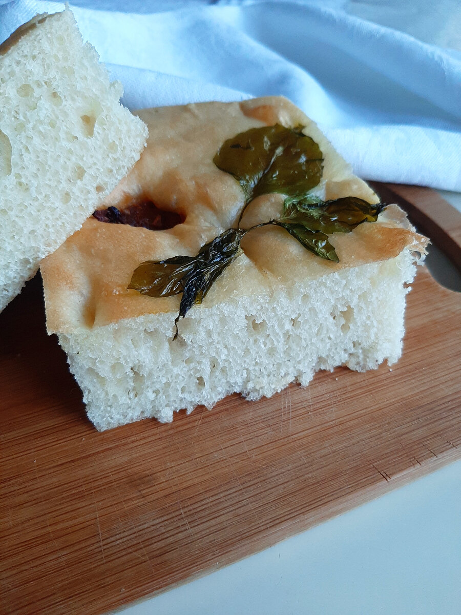 Моя фокачча с вялеными томатами