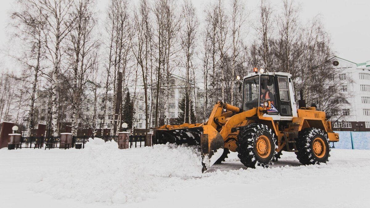    В Югре за март зафиксировано около 200 обращений, связанных с уборкой снега