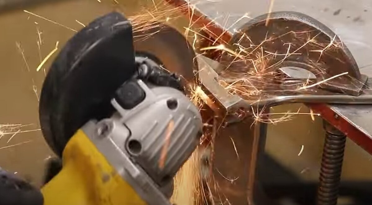      Вырезаем насечки