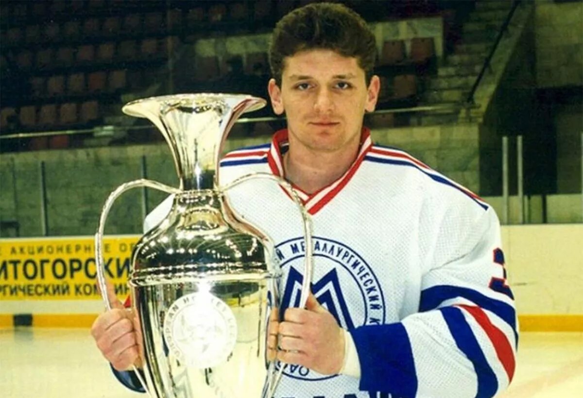 На фото: Сергей Земчёнок с Кубком Евролиги.