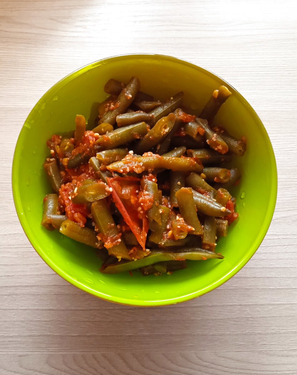 Утро. Фасоль с помидорами и чесноком. Без масла