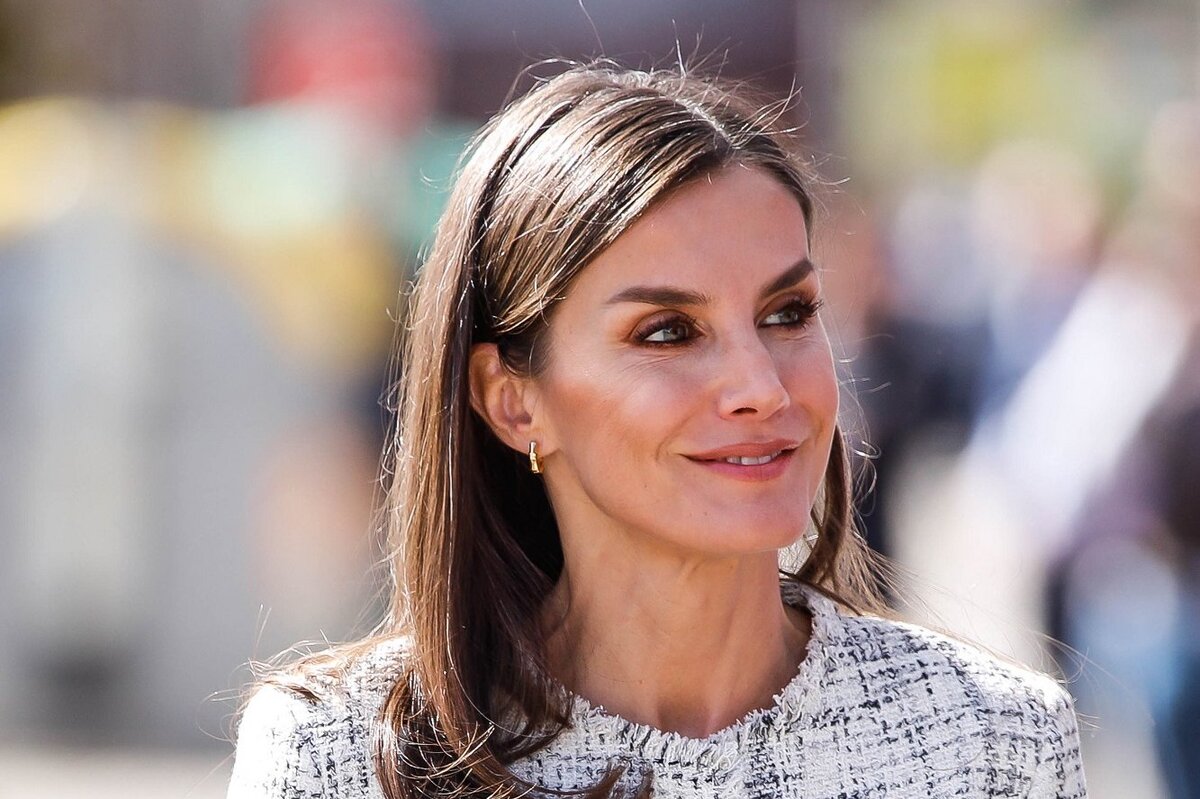     Королева Летиция показывает, с чем носить твидовые жакеты