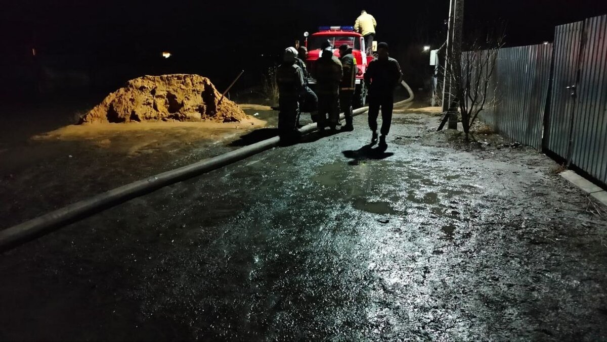 МЧС дежурит на месте даже ночью