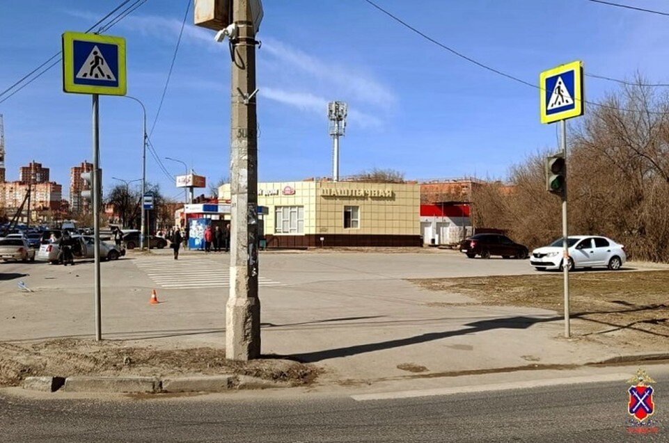     ДТП произошло в Кировском районе на остановке.  ГУ МВД по Волгоградской области