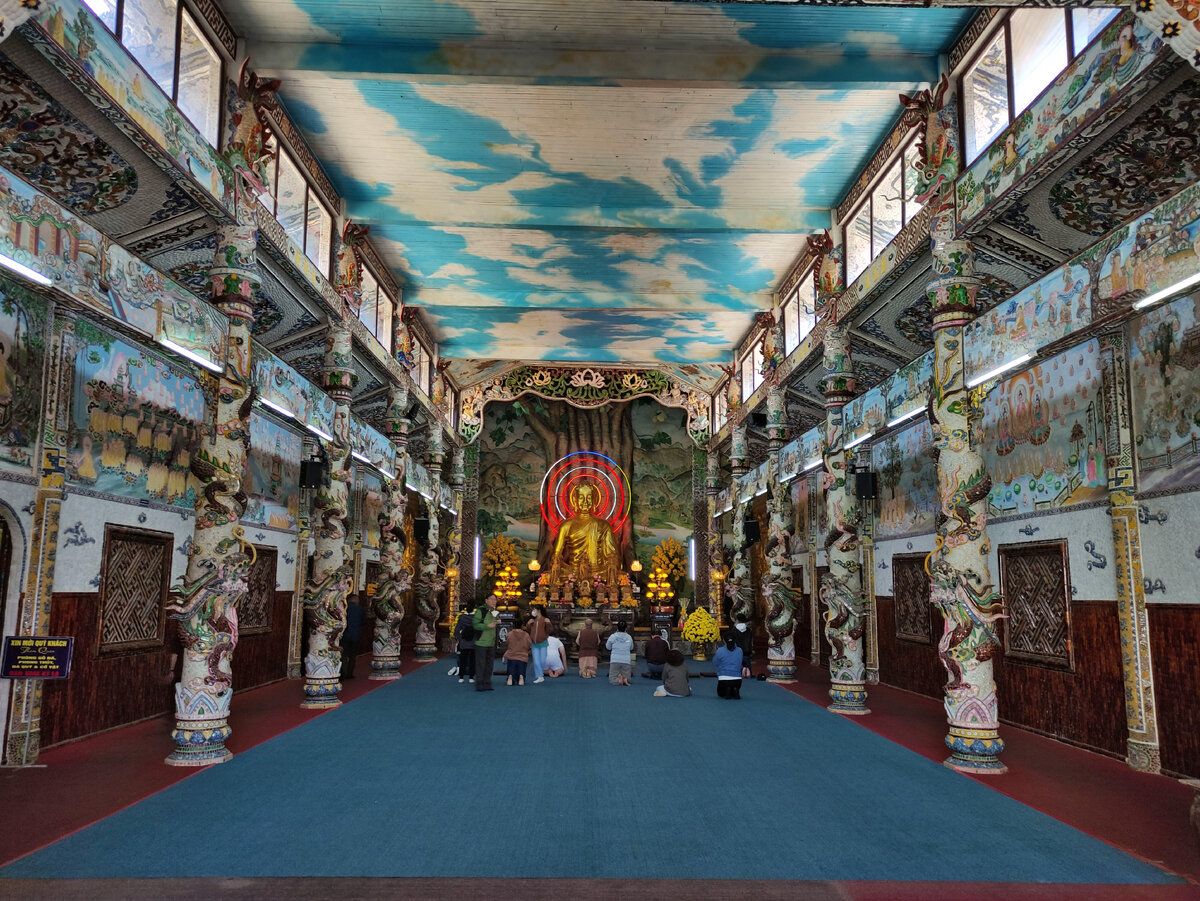 Внутри пагоды