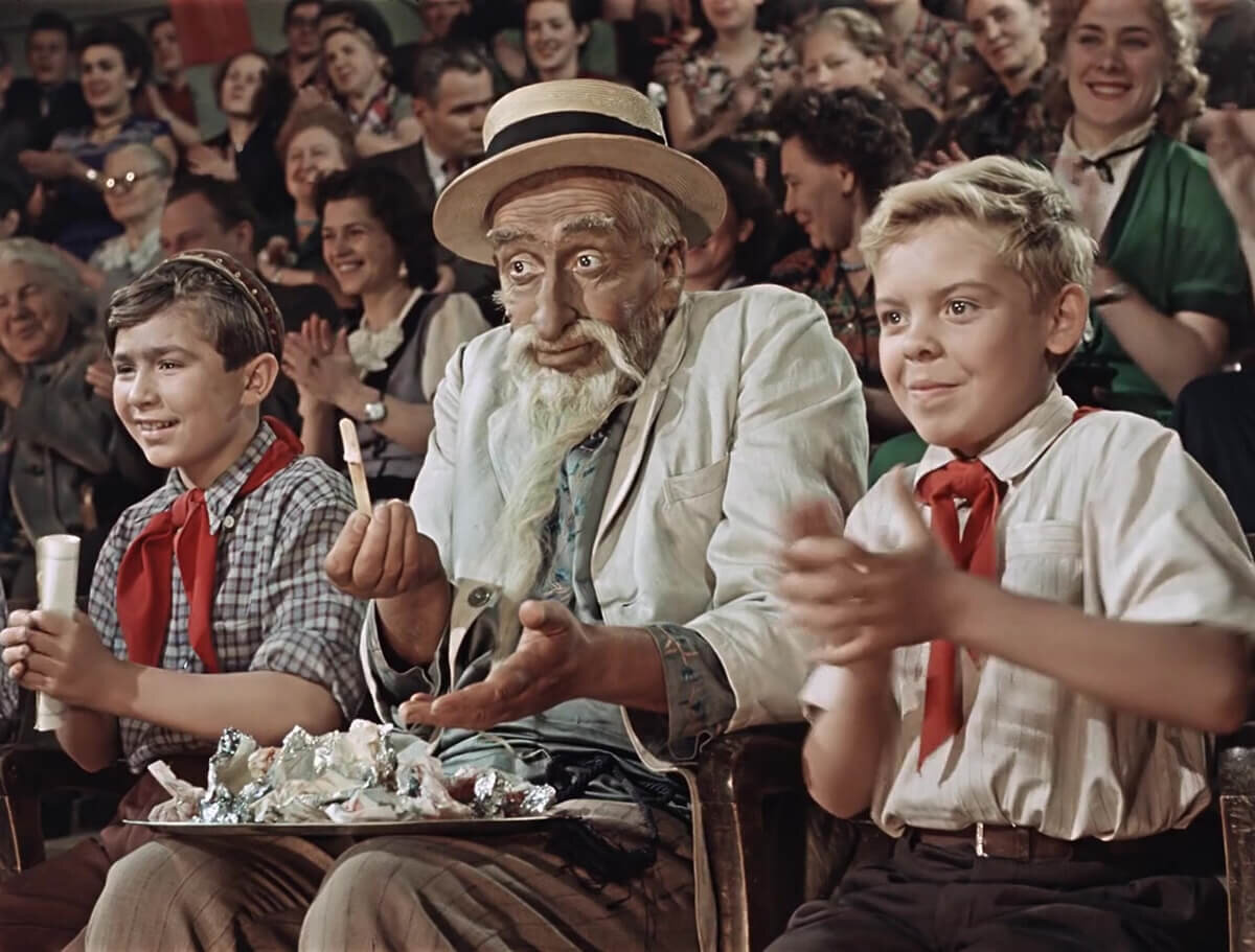 Кадр из советского фильма для детей «Старик Хоттабыч»