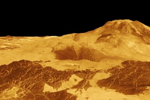     Вулканы на Венере все еще извергаются. И это удивительно