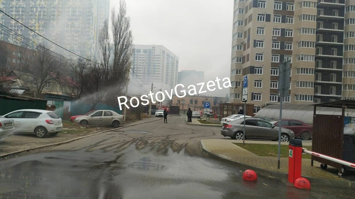     В Ростове ликвидировали открытое горение на складах погранслужбы ФСБ по Ростовской области, об этом сообщил ТАСС.