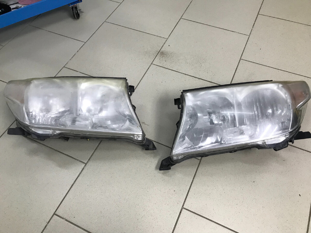 В таком состоянии принесли фары 