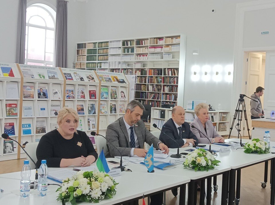     Мероприятие прошло на базе Государственного Совета Республики Коми в стенах Нацбиблиотеки. Маргарита ВЕНЦКОВСКАЯ