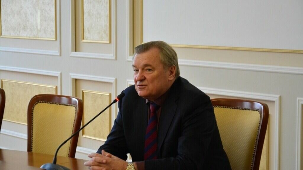     Бывший заместитель мэра Ростова по ЖКХ Владимир Арцыбашев находится в реанимации в Рязанской области, сообщают СМИ.