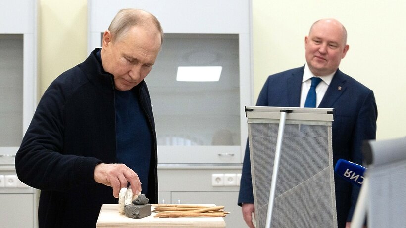    Президент РФ Владимир Путин во время посещения историко-археологического парка «Херсонес Таврический» ©Фото: Анна Садовникова Сайт президента России