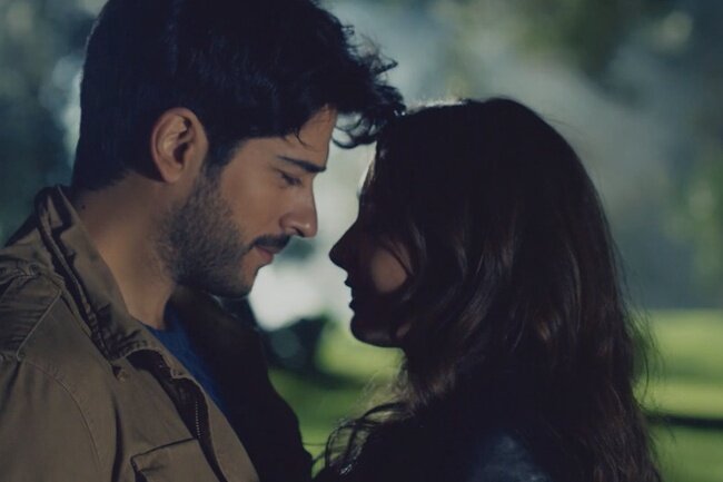 Кадр из сериала "Чёрная любовь"