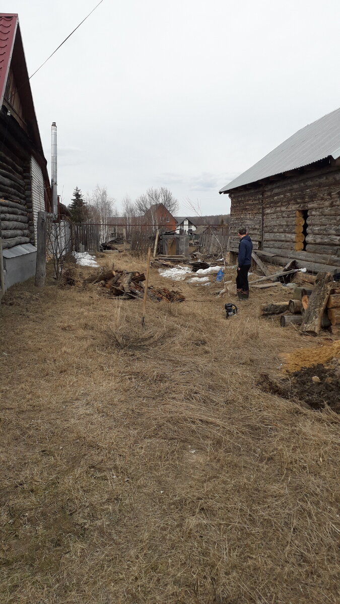 И на этом фото видна разница в толщине брёвен.