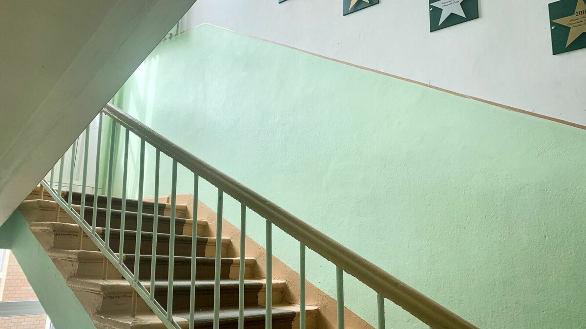     Руководство школы №10 в Сарове заявило, что фотографии с тараканом в еде были сделаны не в этом учреждении. Об этом NewsNN сообщили в городской администрации.
