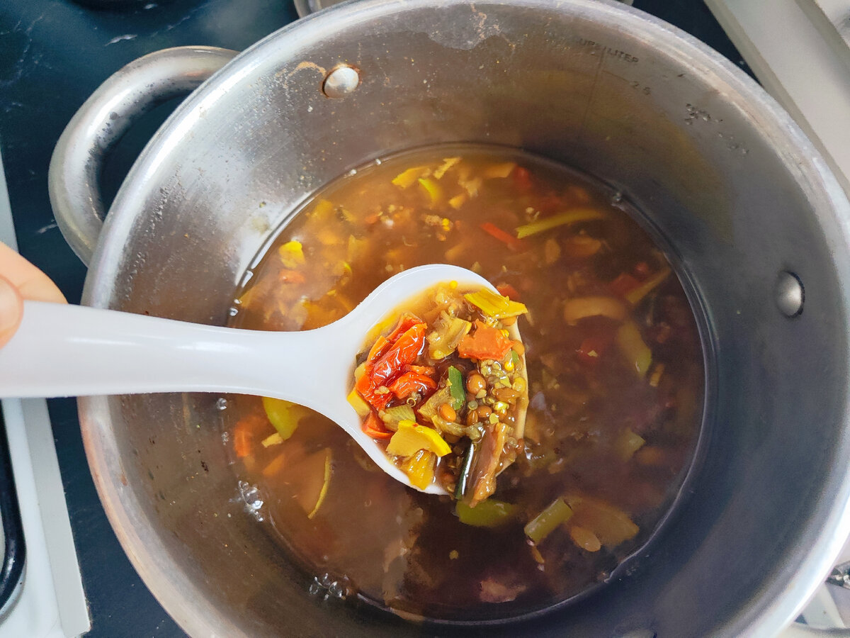 Я любитель лёгких супов без мяса. Часто супы варю на овощном бульоне, если так можно сказать.