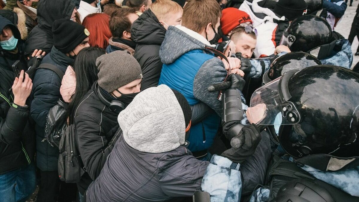     Прокурорами выявлено порядка 1,5 тыс. нарушений закона в сфере экстремизма и терроризма. Для их устранения было принято около тысячи актов реагирования. Об этом сообщается в отчете прокуратуры, который имеется в распоряжении редакции.