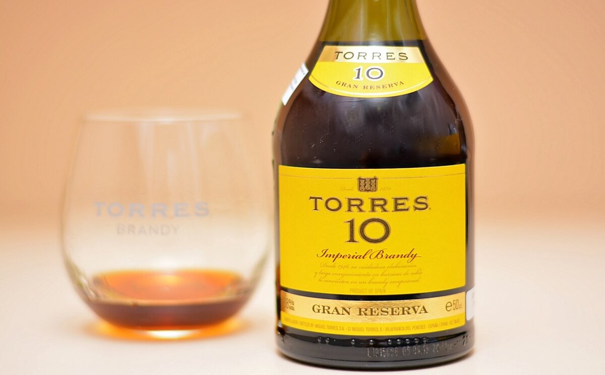 Бренди symbole xo. Бренди Торрес 10 Гран резерва. Бренди Torres 10 Gran reserva, 0.5 л. Бренди Торрес 10 Гран резерва 0,2. Напиток бренди Торес 10.