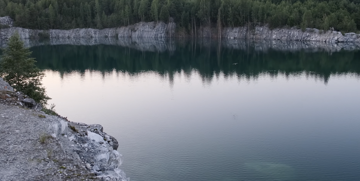 Вода красивого бирюзового цвета