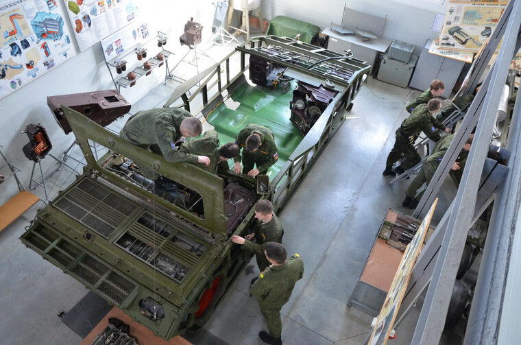    Тренажеры позволяют обучать специалистов в условиях, близких к реальным