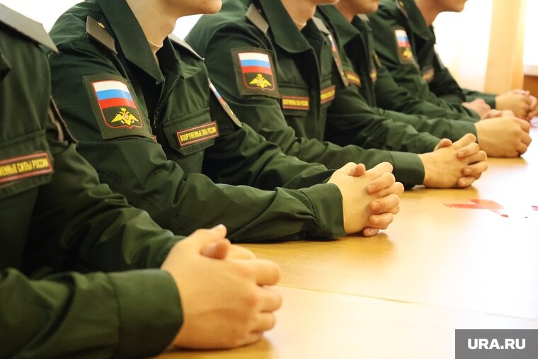    Через колл-центр можно подать заявку на прохождение службы по контракту