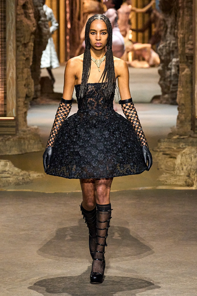     Королевский стиль: коллекция Christian Dior весна 2023