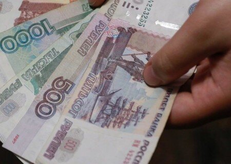    В ЛНР бюджетникам и сотрудникам некоторых предприятий задерживают зарплаты