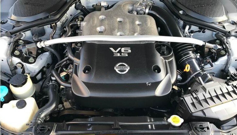 Двигатель VQ35DE - шестицилиндровый, V-образный, с двумя распредвалами в головке блока цилиндров, системой изменения фаз газораспределения и электронным впрыском топлива.