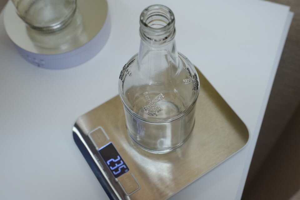     В самых легких бутылках в России, произведенных в Новосибирской области, будут продавать пиво. Фото: пресс-служба правительства НСО.