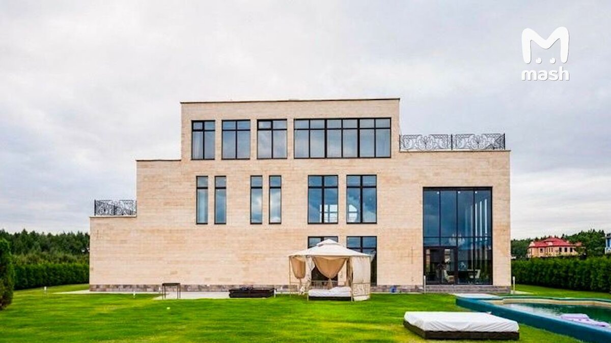    Джиган выставил на продажу подмосковный особнякСоцсети