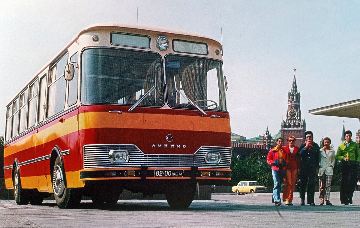 ЛиАЗ-677В, гос. номер «82-00 ЮБЧ», Москва, Красная площадь, 1971 год
