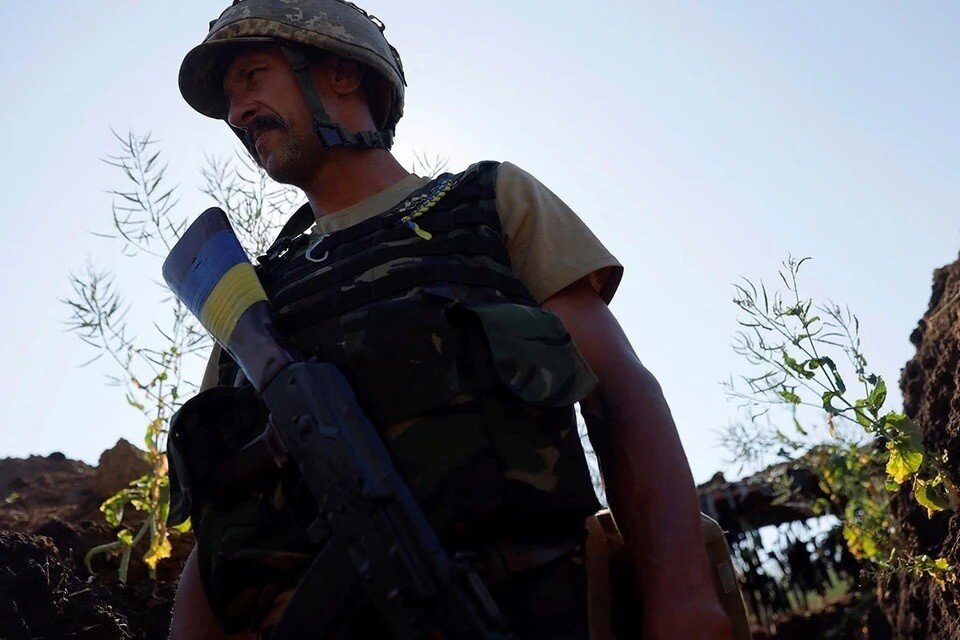     Мобилизованных с восточных областей Украины бросают на самые сложные участки боевых действий  REUTERS