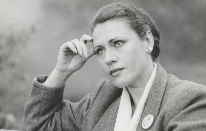 В 1976 году состоялась Олимпиада в Монреале. Грандиозное событие посетила и популярная советская исполнительница песен Валентина Толкунова.-3