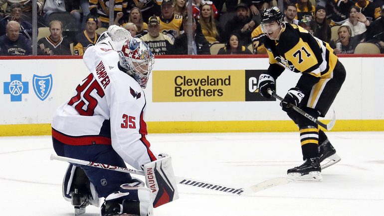    Евгений Малкин забивает победный гол в матче «Питтсбург» — «Вашингтон» (4:3) в Питтсбурге 25 марта. USA Today Sports