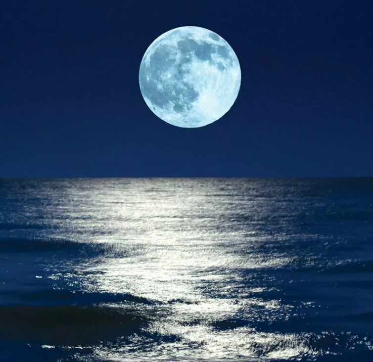 Луна и море. Луна море закат корабль.