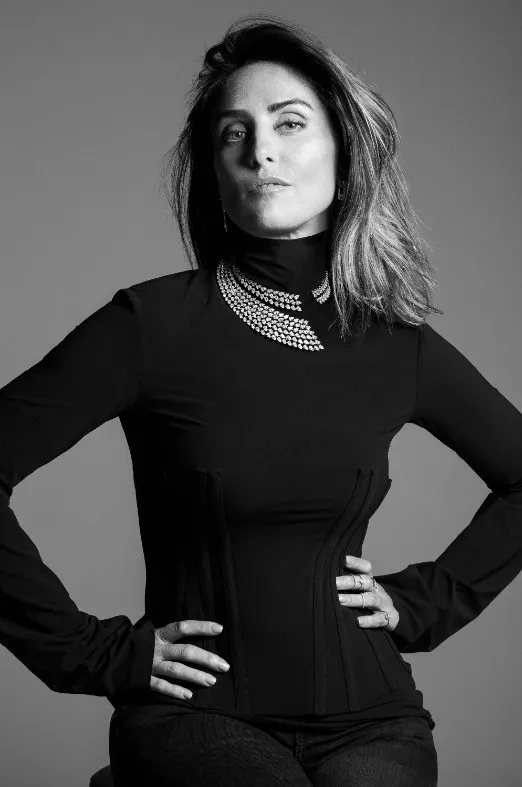 Валери Мессика – создатель и креативный директор ювелирного дома Messika. Она получила свою широкую известность не только благодаря бриллиантовым изделиям непревзойденной красоты, но и потому, что с легкостью ломает установленные стереотипы ювелирной отрасли.